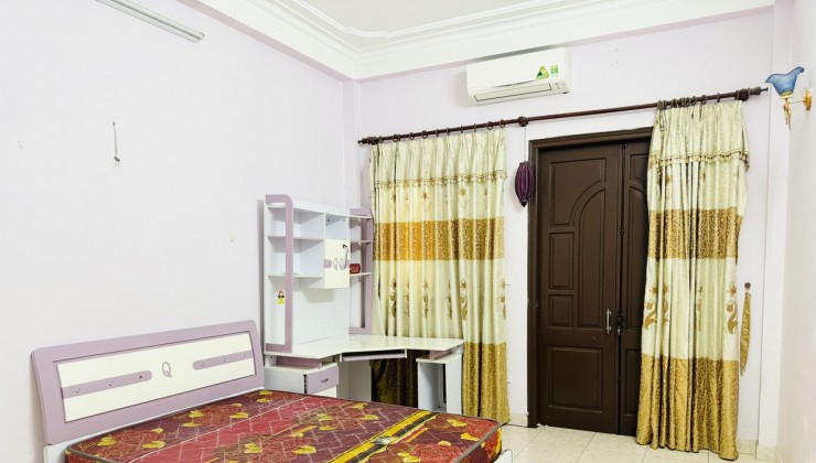 Cho thuê nhà riêng ngõ 122 phố Yên Hoà, Cầu Giấy, 5 tầng, 40m2, 3 ngủ, Full đồ giá 12 Triệu
